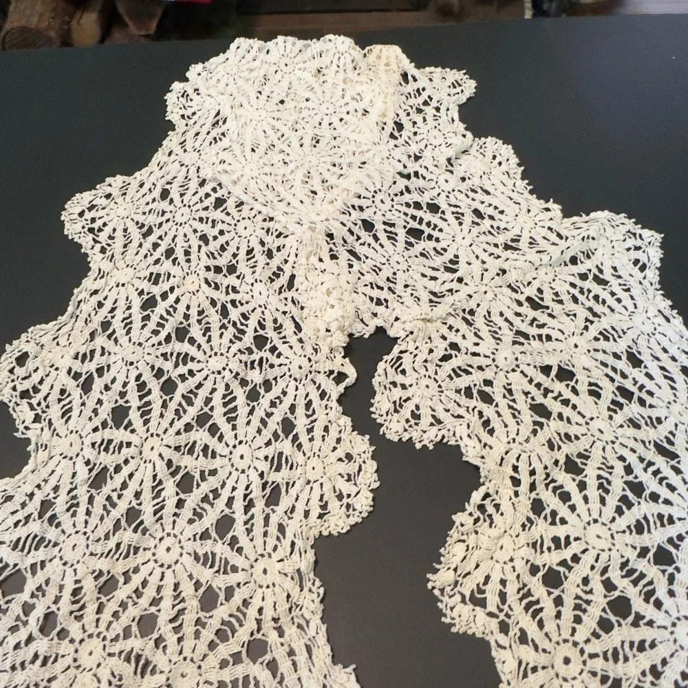 Vintage Hand Crochet Floral Medallion Shawl Scarf Cream White Boho Lace Wrap